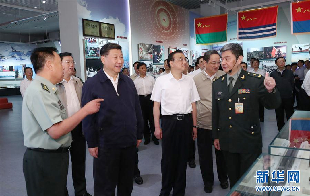 习总书记等参观庆祝中国人民解放军建军90周年主题展览