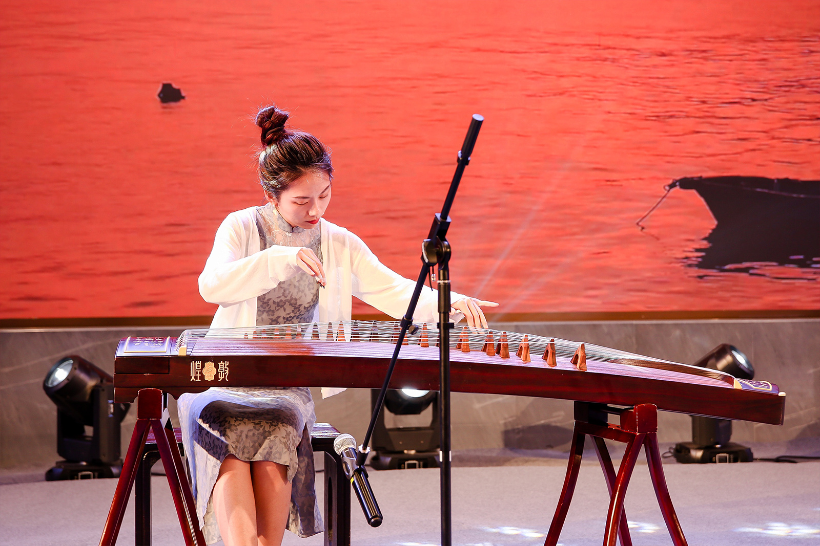 山泰科技集团十周年庆典晚会古筝表演《渔舟唱晚》